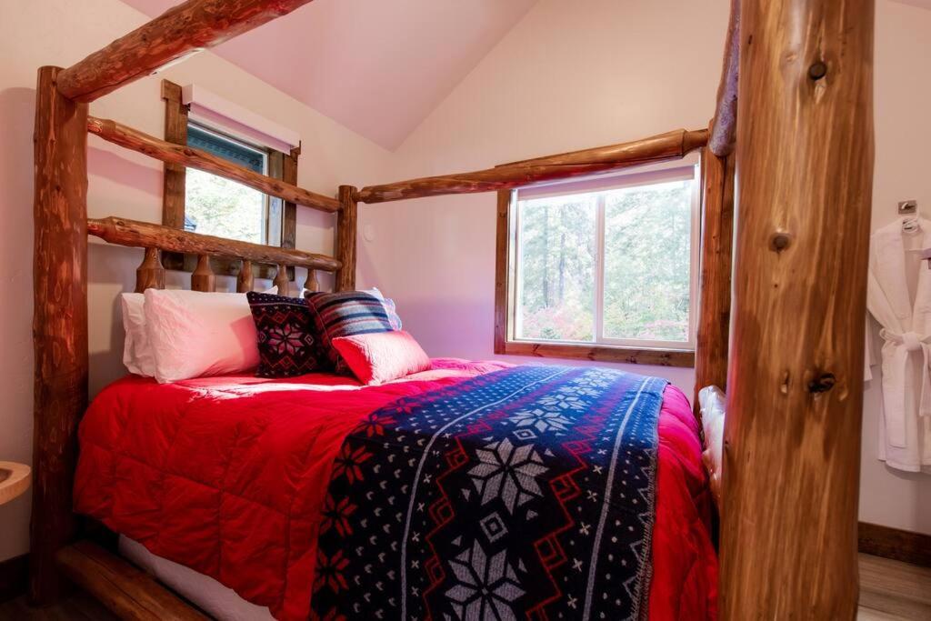 فيلا ليفينورثفي Ski Chalet A Cozy Little Cabin In The Woods Near Lake Wenatchee المظهر الخارجي الصورة